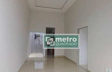 Imagem: A casa possui 3 Dormitórios, 2 Banheiros, 4 Vagas na garagem