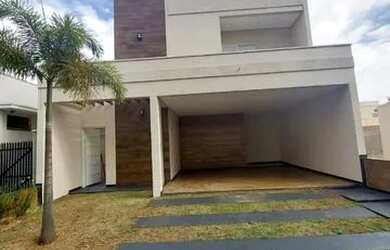 Imagem: A casa em condomínio possui 4 Dormitórios, 4 Banheiros, 2