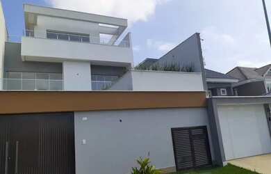 Imagem: A casa em condomínio possui 4 Dormitórios, 1 Banheiro, 3 Vagas