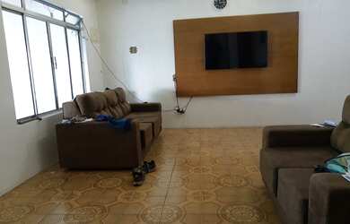 Imagem: A casa possui 3 Dormitórios, 3 Banheiros, 2 Vagas na garagem