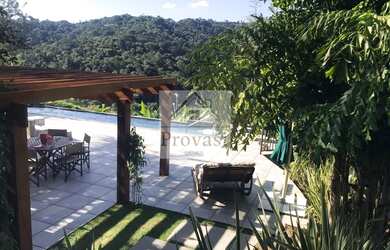 Imagem: A casa em condomínio possui 5 Dormitórios, 5 Banheiros, 5