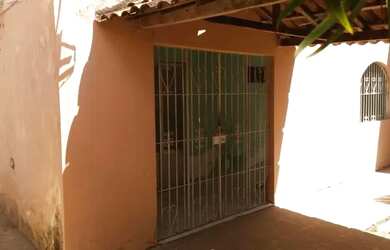 Imagem: A casa possui 2 Dormitórios, 1 Banheiro, 5 Vagas na garagem