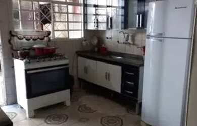 Imagem: A casa possui 3 Dormitórios, 2 Banheiros, 1 Vaga na garagem