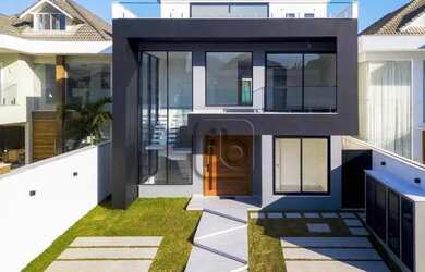 Imagem: A casa em condomínio possui 5 Dormitórios, 5 Banheiros, 4