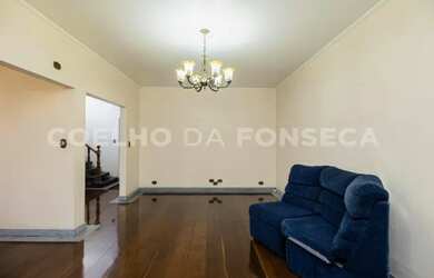 Imagem: A casa possui 3 Dormitórios, 4 Banheiros, 5 Vagas na garagem