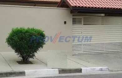 Imagem: A casa possui 3 Dormitórios, 2 Banheiros, 3 Vagas na garagem