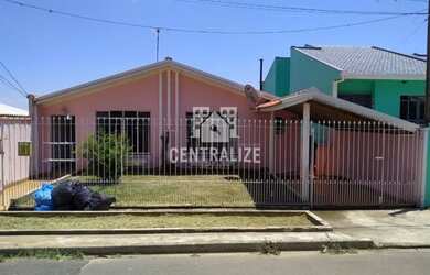 Imagem: A casa possui 4 Dormitórios, 2 Banheiros, 1 Vaga na garagem