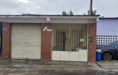 Imagem: A casa possui 2 Dormitórios, 1 Banheiro e 1 Vaga na garagem