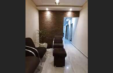 Imagem: A casa possui 4 Dormitórios, 2 Banheiros, 3 Vagas na garagem