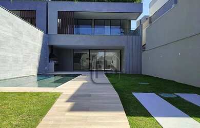 Imagem: A casa em condomínio possui 5 Dormitórios, 5 Banheiros, 5