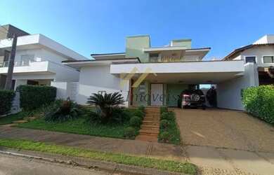 Imagem: A casa em condomínio possui 4 Dormitórios, 5 Banheiros, 2