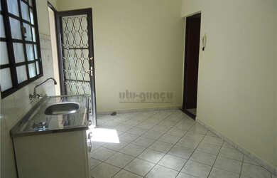 Imagem: A kitnet possui 1 Dormitório, 1 Banheiro, 1 Vaga na garagem