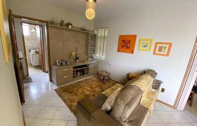 Imagem: O apartamento possui 3 Dormitórios, 1 Banheiro, 1 Vaga na garagem