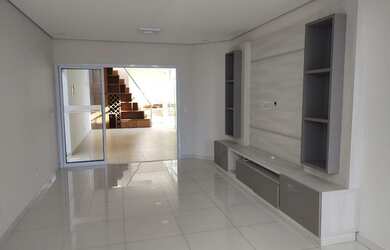 Imagem: A casa possui 3 Dormitórios, 4 Banheiros, 4 Vagas na garagem