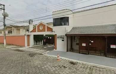 Imagem: A casa em condomínio possui 3 Dormitórios, 2 Banheiros, 3