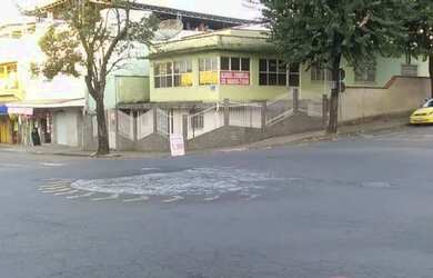 Imagem: A casa possui 5 Dormitórios, 4 Banheiros, 5 Vagas na garagem