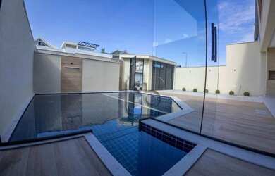 Imagem: A casa em condomínio possui 4 Dormitórios, 4 Banheiros, 2