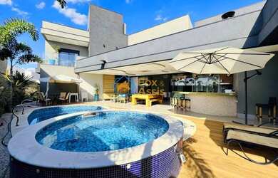 Imagem: A casa em condomínio possui 4 Dormitórios, 5 Banheiros, 4