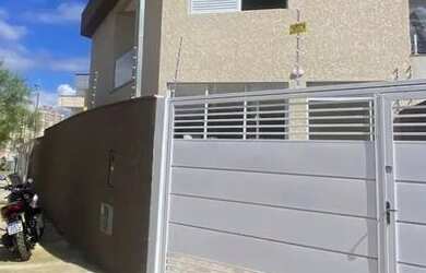 Imagem: A casa possui 3 Dormitórios, 1 Banheiro, 4 Vagas na garagem