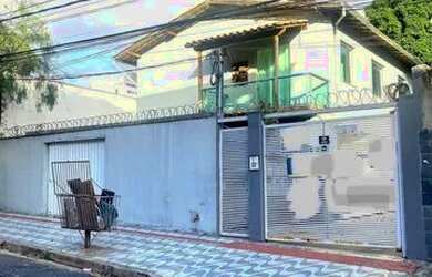 Imagem: A casa possui 3 Dormitórios, 3 Banheiros, 1 Vaga na garagem