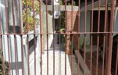 Imagem: A casa possui 1 Dormitório, 1 Banheiro, 35m² de Área e está