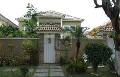 Imagem: A casa em condomínio possui 5 Dormitórios, 5 Banheiros, 5