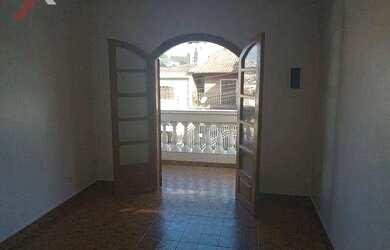 Imagem: A casa possui 4 Dormitórios, 4 Banheiros, 2 Vagas na garagem