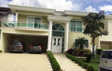 Imagem: A casa em condomínio possui 4 Dormitórios, 5 Banheiros, 2