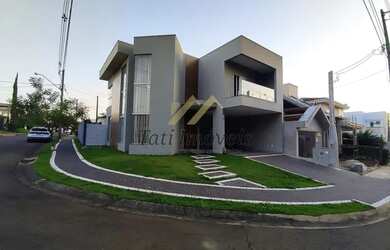 Imagem: A casa em condomínio possui 3 Dormitórios, 5 Banheiros, 2