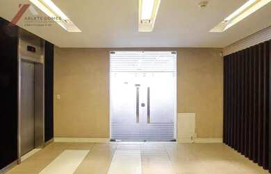 Imagem: O depósito possui 3 Vagas na garagem, 200m² de Área e está