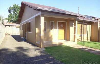 Imagem: A casa possui 2 Dormitórios, 1 Banheiro, 5 Vagas na garagem