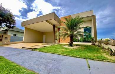 Imagem: A casa em condomínio possui 3 Dormitórios, 3 Banheiros, 2