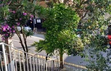 Imagem: A casa possui 3 Dormitórios, 3 Banheiros, 4 Vagas na garagem