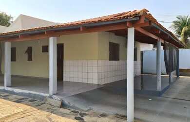 Imagem: A casa possui 2 Dormitórios, 2 Banheiros, 1 Vaga na garagem