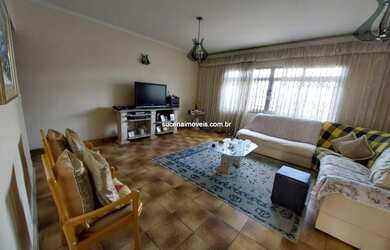 Imagem: A casa possui 3 Dormitórios, 3 Banheiros, 2 Vagas na garagem