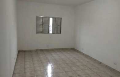 Imagem: A casa possui 3 Dormitórios, 2 Banheiros, 1 Vaga na garagem