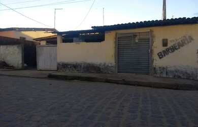 Imagem: A casa possui 2 Dormitórios, 2 Banheiros, 1 Vaga na garagem