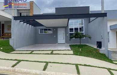 Imagem: A casa em condomínio possui 3 Dormitórios, 2 Banheiros, 2