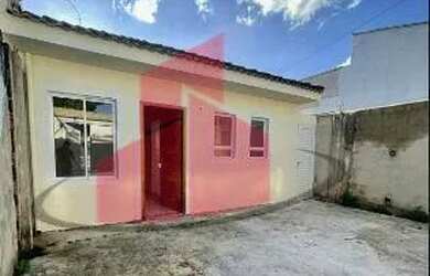 Imagem: A casa possui 3 Dormitórios, 1 Banheiro, 2 Vagas na garagem