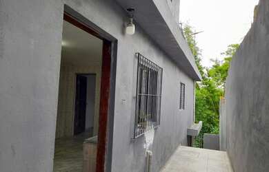 Imagem: A casa possui 2 Dormitórios, 1 Banheiro, 1 Vaga na garagem