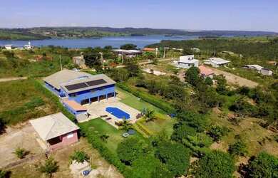 Imagem: A casa em condomínio possui 4 Dormitórios, 2 Banheiros, 3.800m²