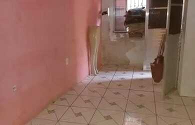 Imagem: A casa possui 2 Dormitórios, 1 Banheiro e está localizado