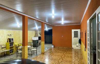 Imagem: A casa em condomínio possui 3 Dormitórios, 2 Banheiros, 5