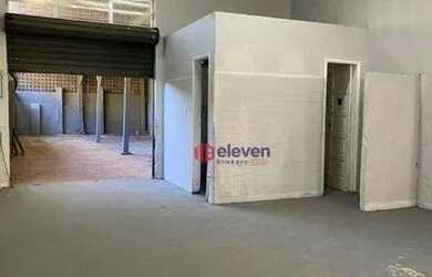 Imagem: O depósito possui 2 Vagas na garagem e 570m² de Área e está