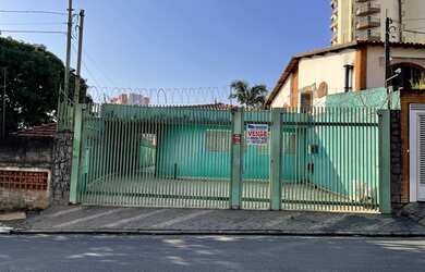 Imagem: A casa possui 3 Dormitórios, 3 Banheiros, 4 Vagas na garagem