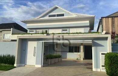 Imagem: A casa em condomínio possui 5 Dormitórios, 5 Banheiros, 3