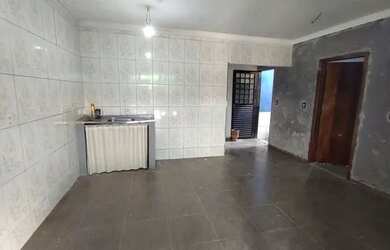 Imagem: A casa possui 1 Dormitório, 1 Banheiro, 35m² de Área e está