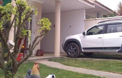 Imagem: A casa possui 2 Dormitórios, 2 Banheiros, 1 Vaga na garagem