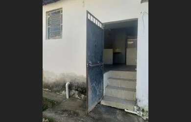 Imagem: A casa possui 2 Dormitórios, 1 Banheiro e está localizado