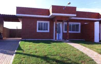 Imagem: A casa possui 2 Dormitórios, 1 Banheiro, 2 Vagas na garagem